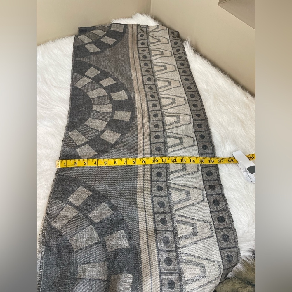 Sol Alpaca Alpaca Silk Geometric Gray Patterned Scarf with Fringe - Picture 11 of 11